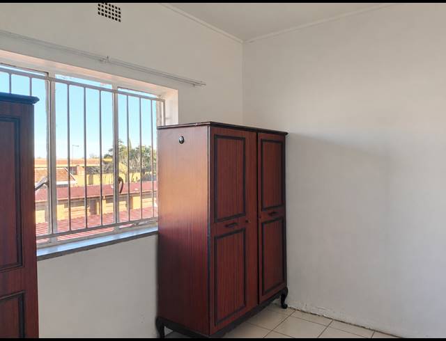 2 BEDROOM FLAT FOR SALE IN THREE RIVERS